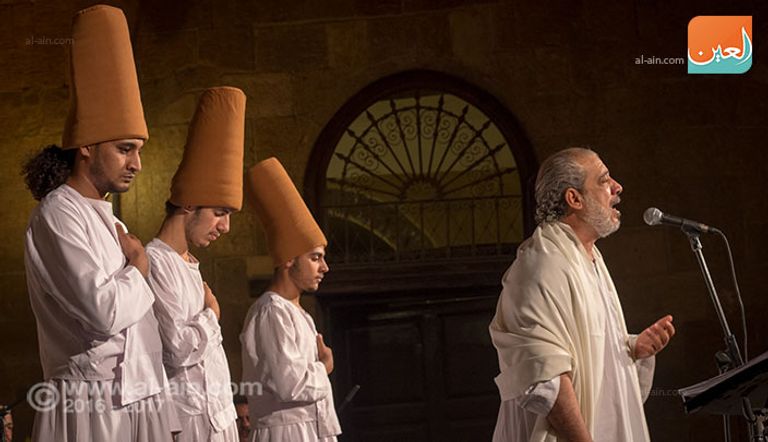 عامر التوني يشدو بالغناء الصوفي بمصاحبة فرقته