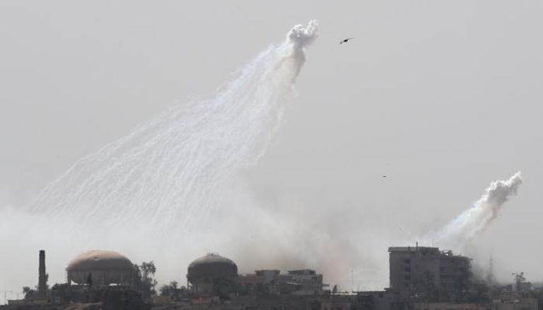 أعمدة الدخان تتصاعد غرب الموصل بعد معارك مع داعش- أ.ف.ب