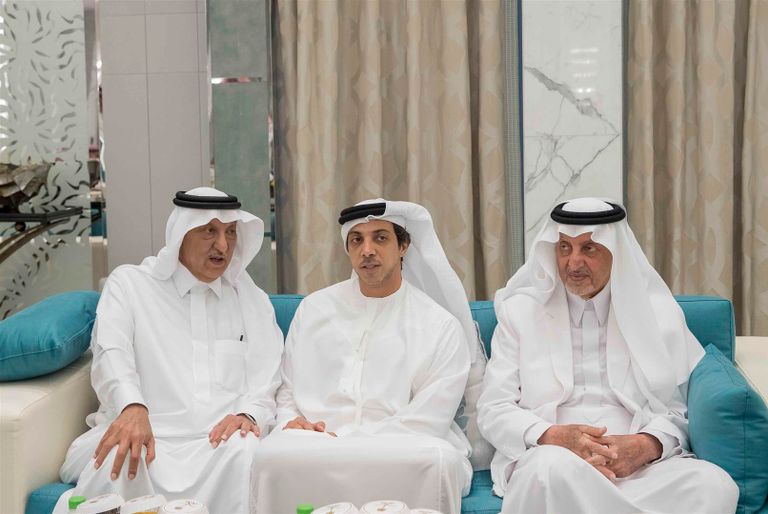 محمد بن زايد يجري مباحثات مع العاهل السعودي