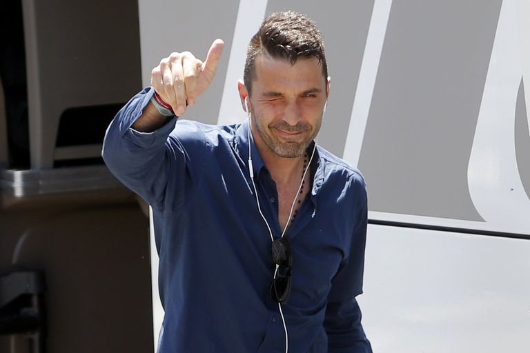 بوفون يحيي الجماهير 