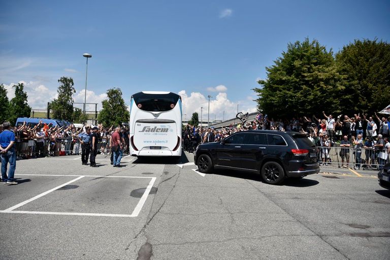 بوفون يحيي الجماهير