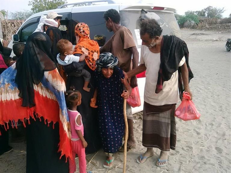 الهلال الأحمر الإماراتي يواصل تنفيذ برنامجه الرمضاني في أبين اليمنية