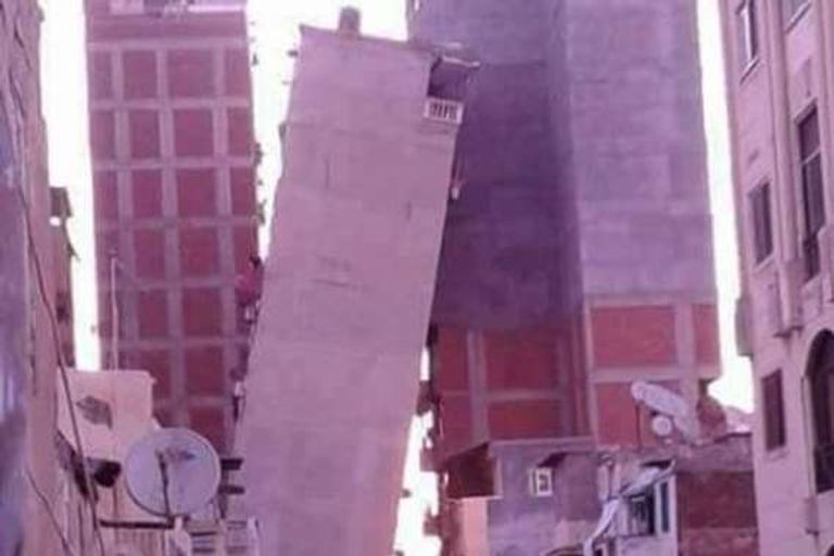 عقار الإسكندرية المائل