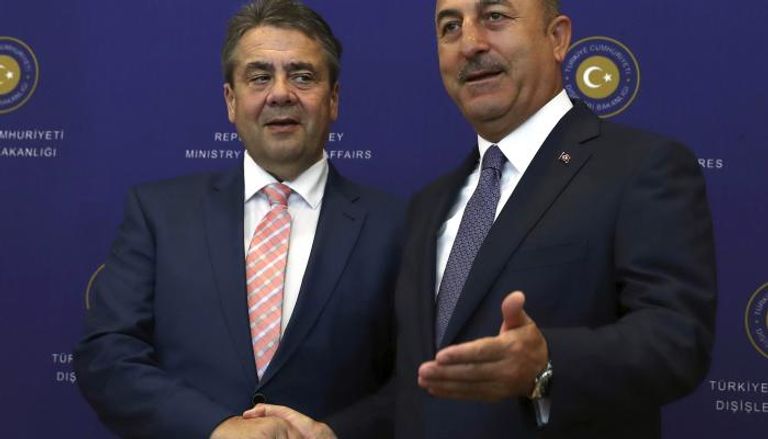 وزير الخارجية التركى أوغلو مع نظيره الألماني سيجمار جابريال