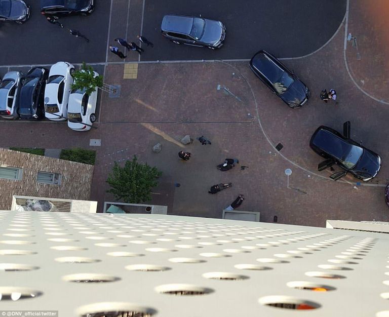 اعتقال 12 شخصا في مجمع سكني بمنطقة باركنج التي كان يقطن فيها أحد منفذي الهجوم