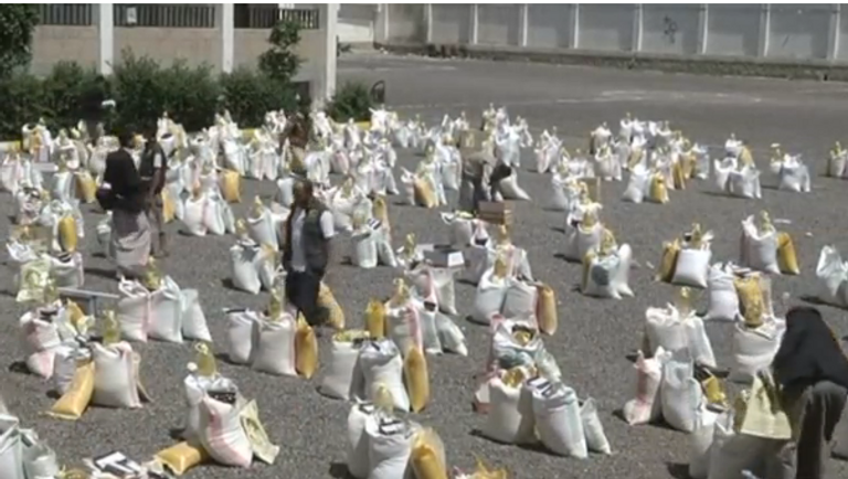مؤسسات خيرية في اليمن توفر الطعام للنازحين خلال رمضان