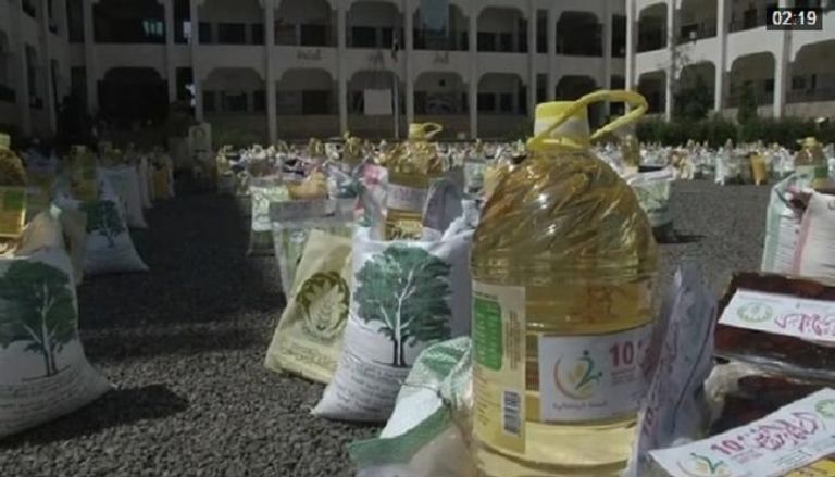 مؤسسات خيرية في اليمن توفر الطعام للنازحين خلال رمضان