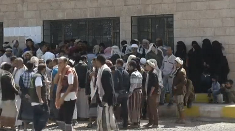 مؤسسات خيرية في اليمن توفر الطعام للنازحين خلال رمضان