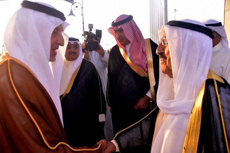 العاهل السعودي الملك سلمان بن عبد العزيز آل سعود برفقة أمير الكويت صباح الأحمد الجابر الصباح