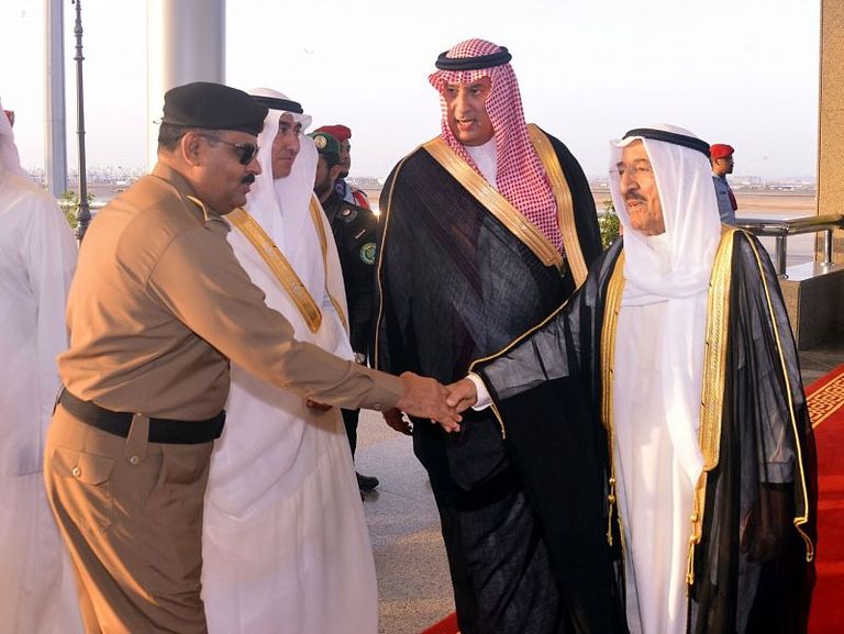 العاهل السعودي الملك سلمان بن عبد العزيز آل سعود برفقة أمير الكويت صباح الأحمد الجابر الصباح