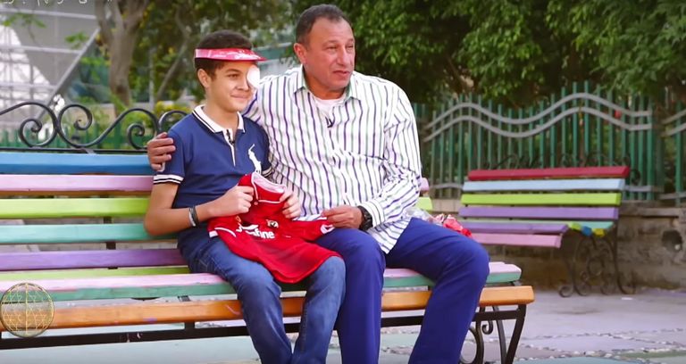 محمود الخطيب مع الطفل بجاد