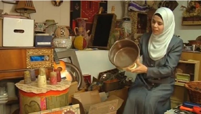 فنانة فلسطينية تعيد تدوير المخلفات وتحولها لقطع ديكور