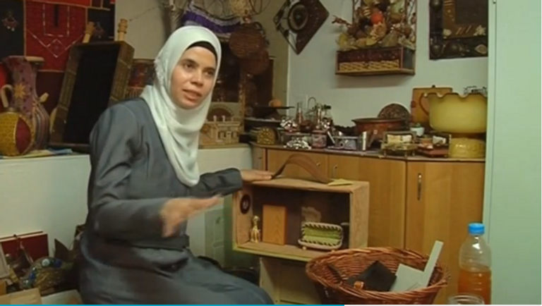 فنانة فلسطينية تعيد تدوير المخلفات وتحولها لقطع ديكور