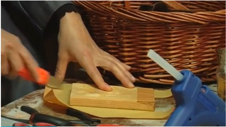 فنانة فلسطينية تعيد تدوير المخلفات وتحولها لقطع ديكور