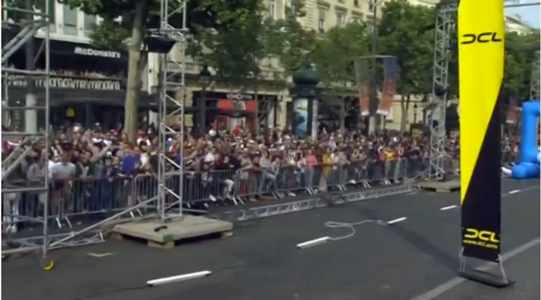 باريس تحتضن سباقا للطائرات بدون طيار