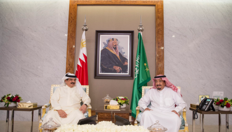 الملك سلمان بن عبد العزيز آل سعود برفقة العاهل البحريني حمد بن عيسى آل خليفة