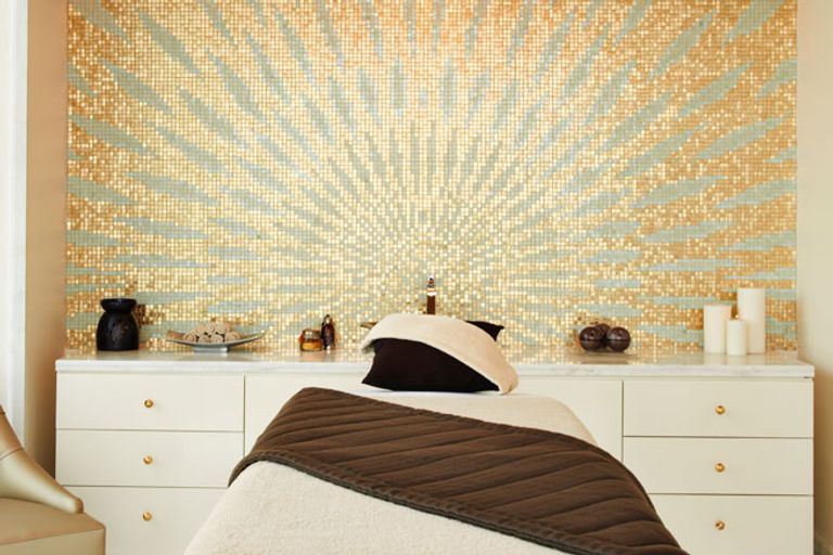 تتنافس مراكز التجميل بعلاجات لحماية البشرة من حرارة الصيف