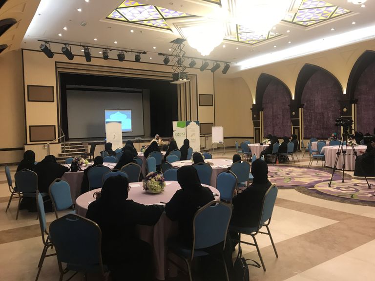 الشيخ طالب الشحي خلال المحاضرة