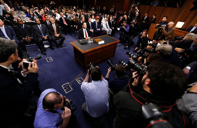 جيمس كومي قبل الإدلاء بشهادته