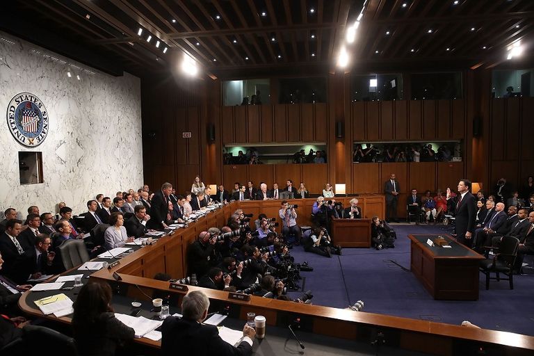 جيمس كومي قبل الإدلاء بشهادته