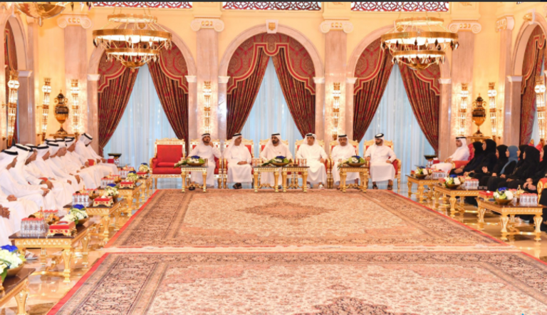 الشيخ محمد بن راشد آل مكتوم يستقبل كبار موظفي دولة الإمارات