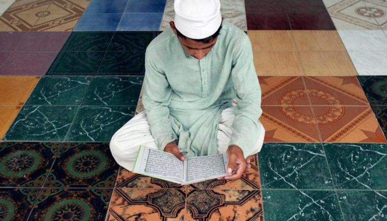 صبي من الهند يتلو القرآن - صورة أرشيفية