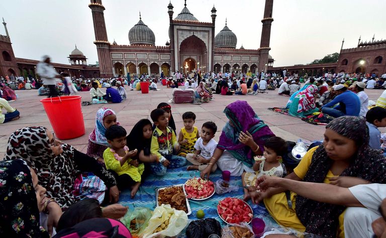صبي من الهند يتلو القرآن - صورة أرشيفية