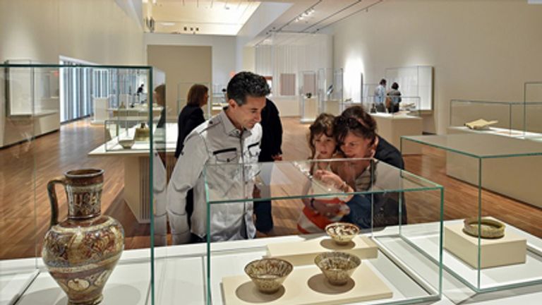 متحف "الآغاخان" يضم أكثر من 1000 تحفة أصلية من الطراز الفني الإسلامي