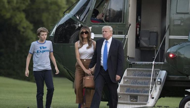ترامب برفقة زوجته وابنهما بارون