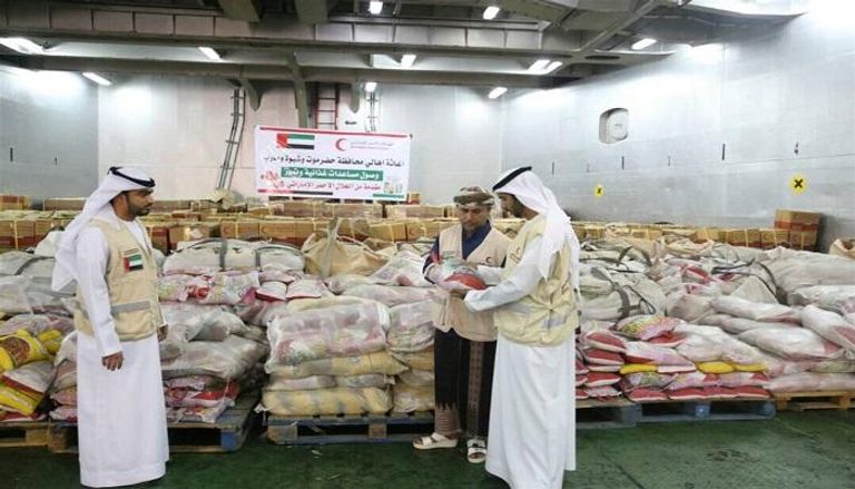 مساعدات إماراتية تصل المكلا اليمنية 