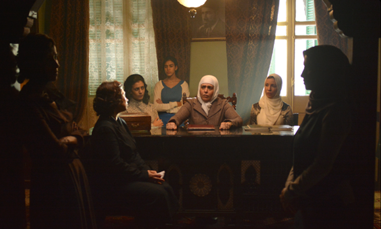 الفنانة صابرين مجسدة زينب الغزالي