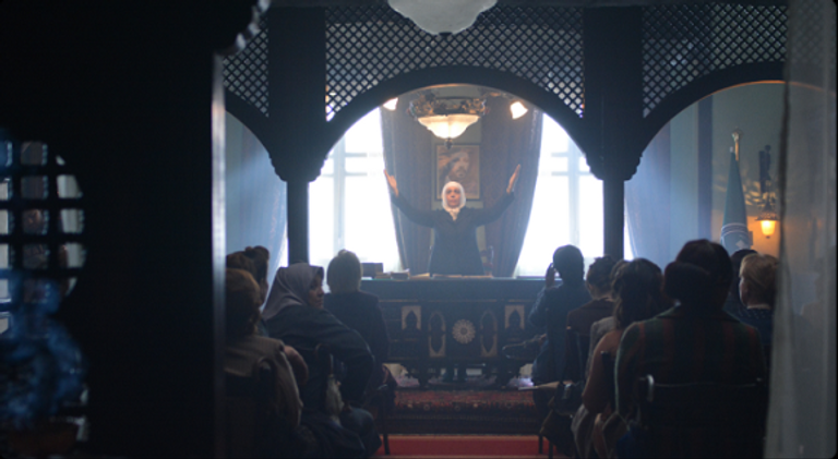 الفنانة صابرين مجسدة زينب الغزالي