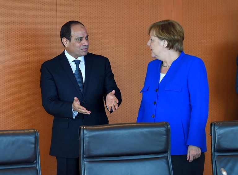 السيسي خلال استقبال ميركل له