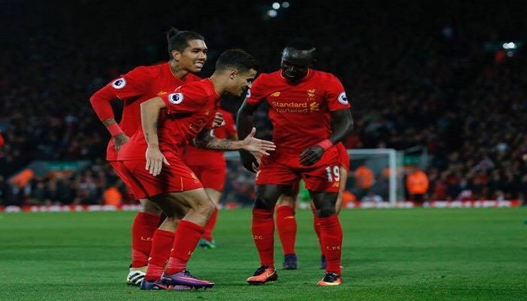 النجم المصري محمد صلاح في طريقه لليفربول قادمًا من روما