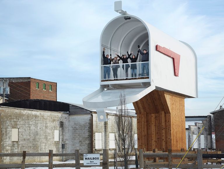 القلم الرصاص العملاق 