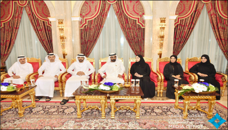 الشيخ محمد بن راشد آل مكتوم برفقة أعضاء مجلس علماء الإمارات