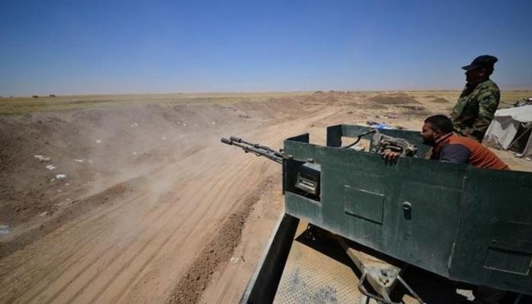 القوات السورية على الحدود العراقية - رويترز