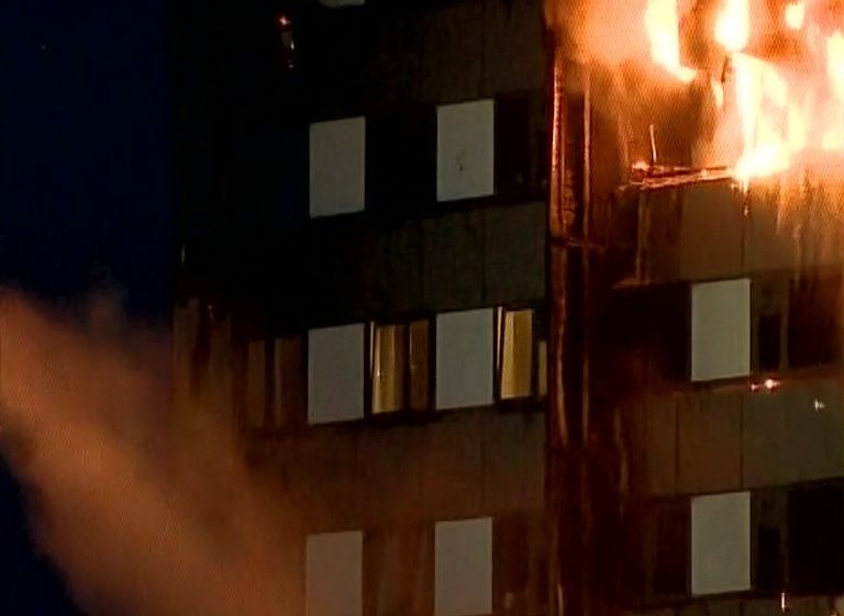 الحريق أتى على البرج بالكامل (الفرنسية)