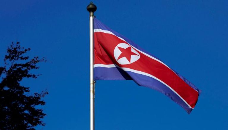 كوريا الشمالية تفرج عن أمريكي تحتجزه منذ 17 شهرا 