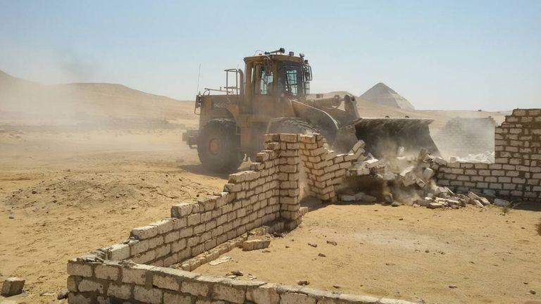 إزالة التعديات منطقة دهشور منذ عام ٢٠١٢