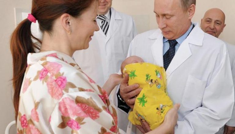 بوتين في زيارة لأحد المستشفيات