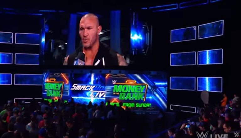 راندي أورتن خلال الحوار