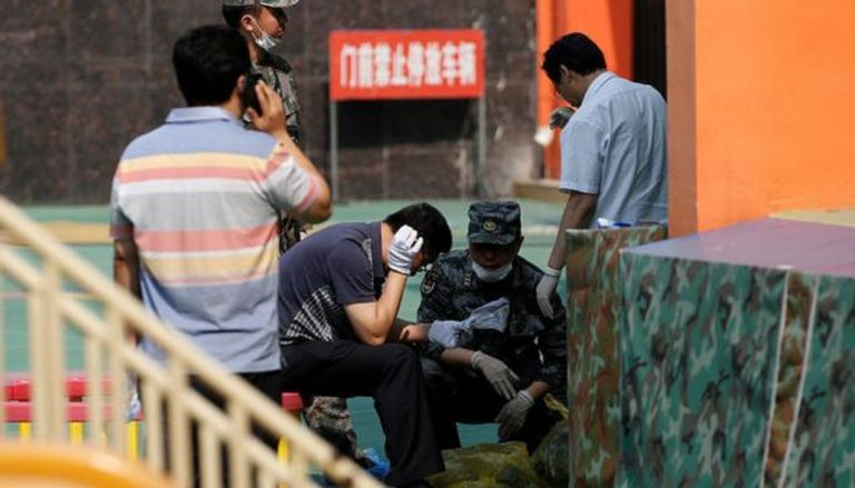 الشرطة الصينية تحقق في موقع الحادث - رويترز