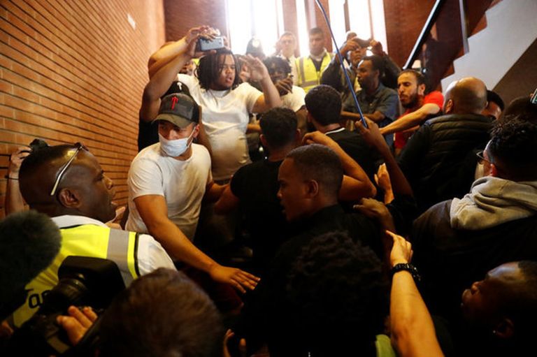 احتجاجات بريطانية على حريق البرج - رويترز