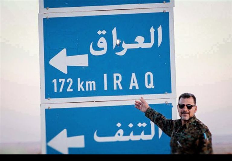 مليشيا الحشد أمام معبر الوليد (التنف) مليشيا من الحشد الشعبي على الحدود بين سوريا والعراق