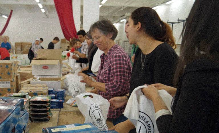 خيمة رمضانية مجانية تنتظر لاجئي مخيم كاليه شمالي فرنسا