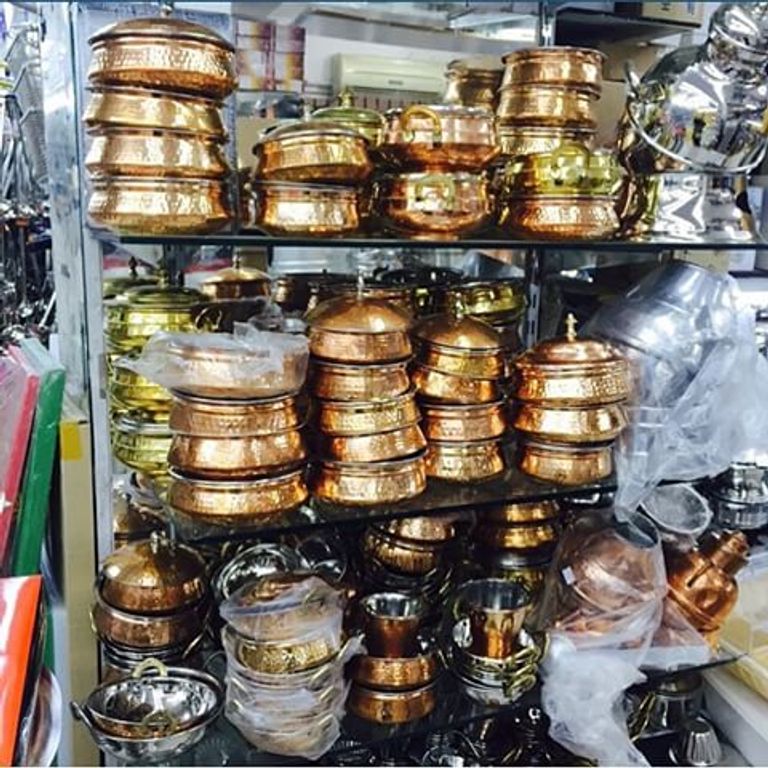 أوانٍ ببريق الذهب لسفرة عيد الفطر 2017