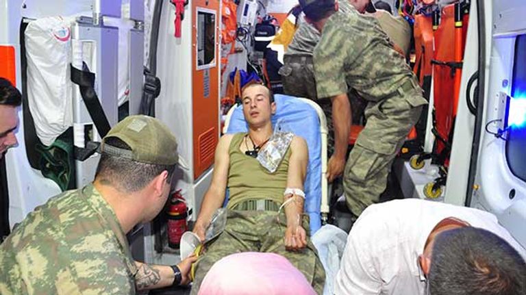 جنود أتراك في المستشفى لتلقي العلاج