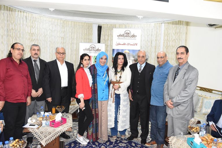 تخللت الأمسية مقاطع غنائية من التراث الفلسطيني