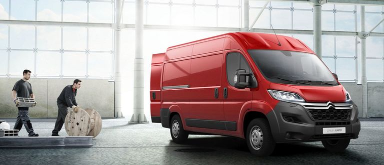 الشاحنة المستخدمة في هجوم مسجد فينسبري بارك (رويترز)